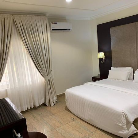Ofas Chelsea Hotel Абуджа Экстерьер фото